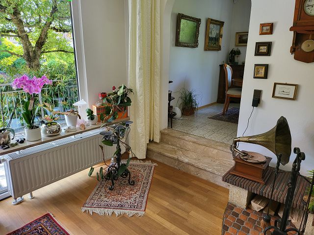 Wohnzimmer mit Blick in Esszimmer Wohnzimmer mit Blick in Esszimmer