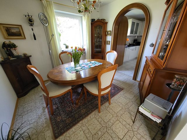 Esszimmer mit Blick in Küche Esszimmer mit Blick in Küche